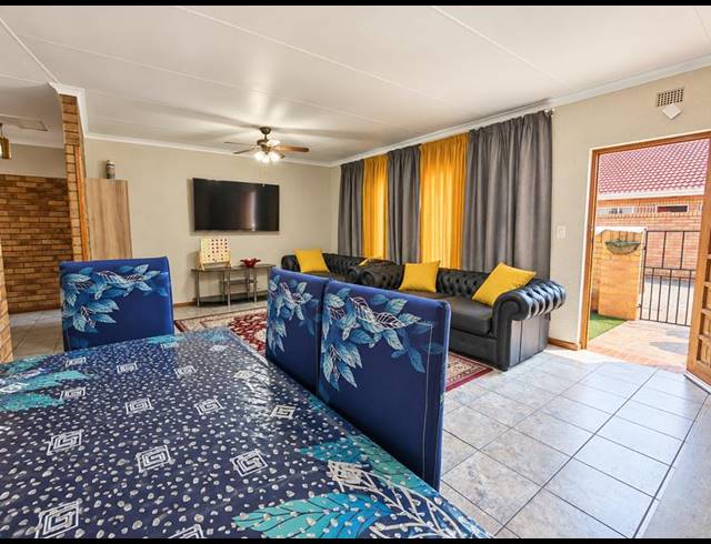 2 BEDROOM TOWNHOUSE FOR SALE IN STRUBENVALE